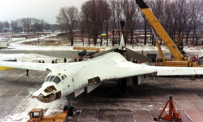 Ту-160 под гильотиной на разделочной базе