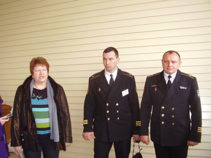 1 апреля 2009 года - старшие офицеры команды флагмана украинского военного флота, фрегата «Гетьман Сагайдачный» в Комсомольске. 