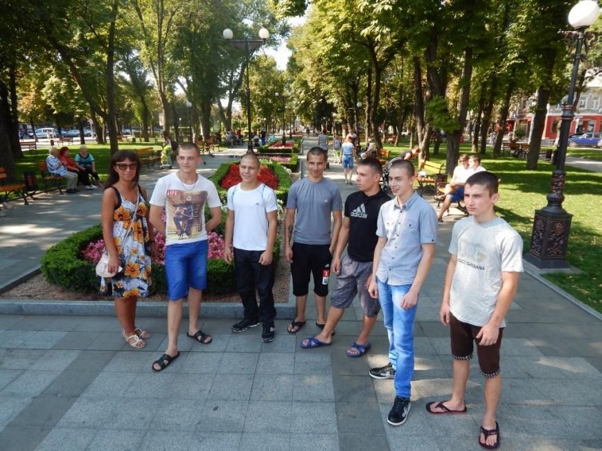 Ребят из Кременчугской воспитательной колонии сводили на экскурсию... Ребят из Кременчугской воспитательной колонии сводили на экскурсию по городу и на центральный пляж (ФОТО) (фото) - фото 1