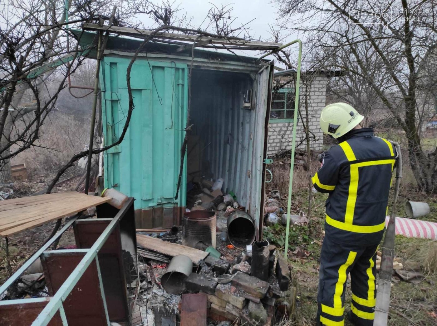 Біля Кременчука горів вагончик на дачі. Фото, фото-1