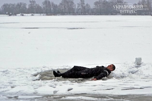 Що робити, якщо провалився під лід: основні правила безпеки на воді взимку, фото-4