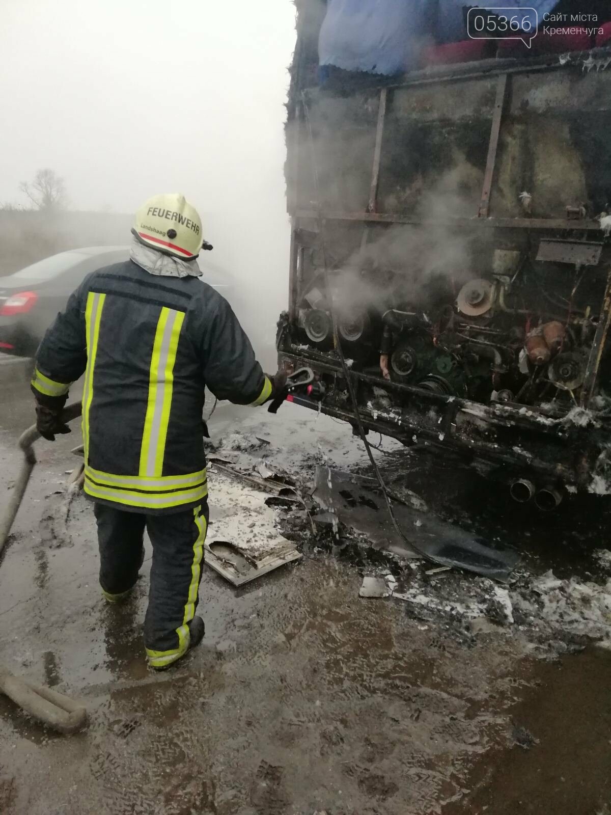 В Кременчуцькому районі під час руху загорівся шкільний автобус. Фото, фото-1