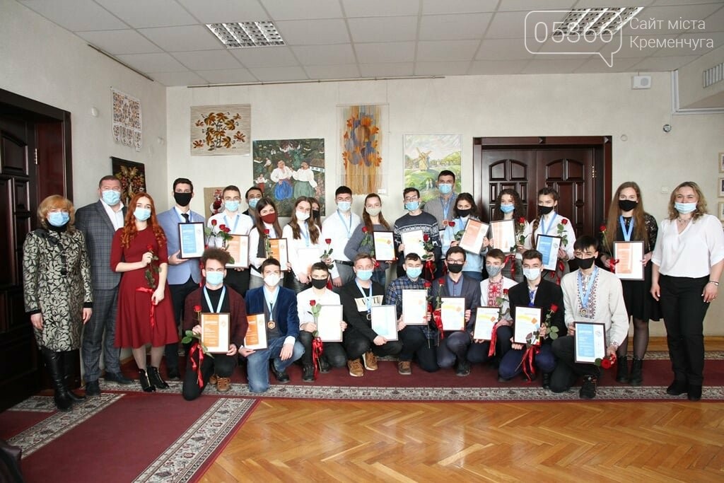 Кременчуцьких переможців ІІІ етапу Всеукраїнського конкурсу-захисту робіт МАН нагородили в Полтаві, фото-1