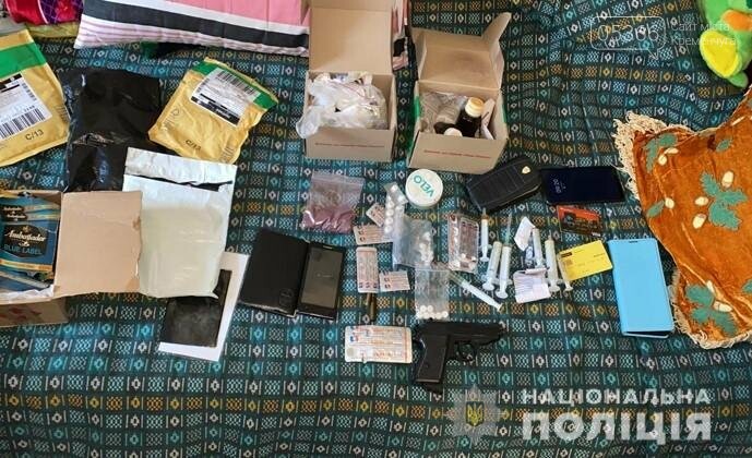 На Полтавщині затримали наркоторговців, що виготовляли наркотики в лабораторії навчального закладу, фото-3