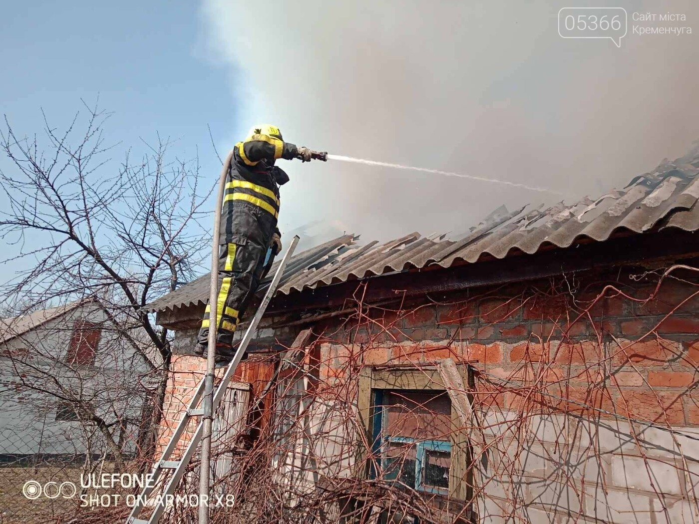 Горів сарай: кременчуцькі пожежники загасили вогонь за дві години, фото-3