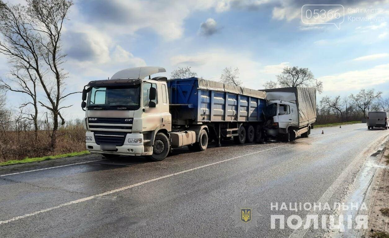 ДТП на дорозі "Полтава-Олександрія": водія ушпиталили, фото-1
