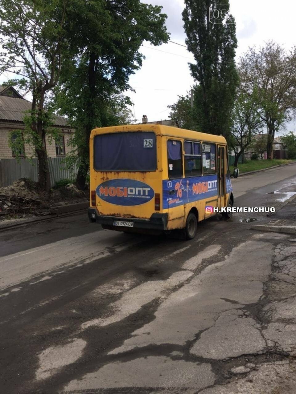 У Кременчуці виявлено VIP- маршрутку: з прозорою підлогою для огляду доріг, фото-1