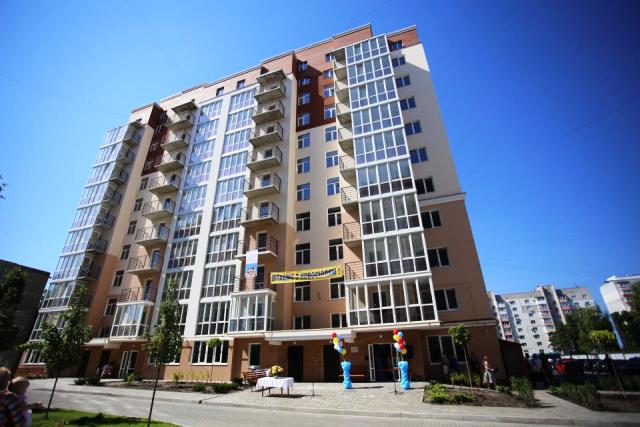 У Кременчуці урочисто ввели в експлуатацію нову багатоповерхівку (ф... У Кременчуці урочисто ввели в експлуатацію нову багатоповерхівку (фото та відео)