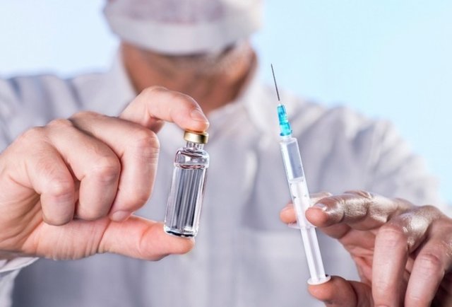 Після вакцинації COVID-19 в Ізраїлі паралізувало людей