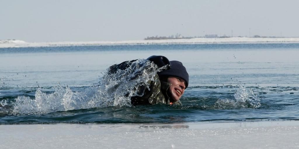 Що робити, якщо провалився під лід: основні правила безпеки на воді взимку