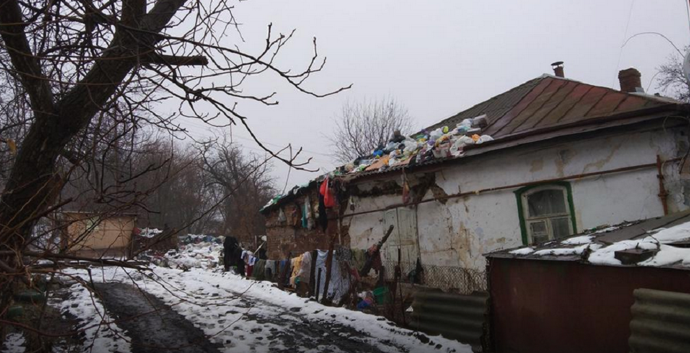 Вже вивезли 22 самоскиди сміття: в Полтаві продовжують розчищати двір