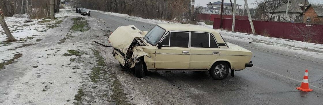 «ВАЗ» виїхав на зустрічну й протаранив «Volkswagen»