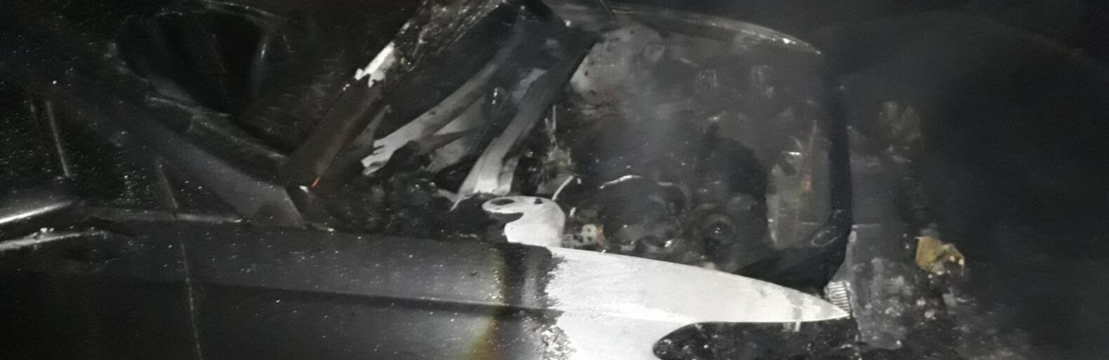 У Кременчуці вранці вщент згорів легковик 
