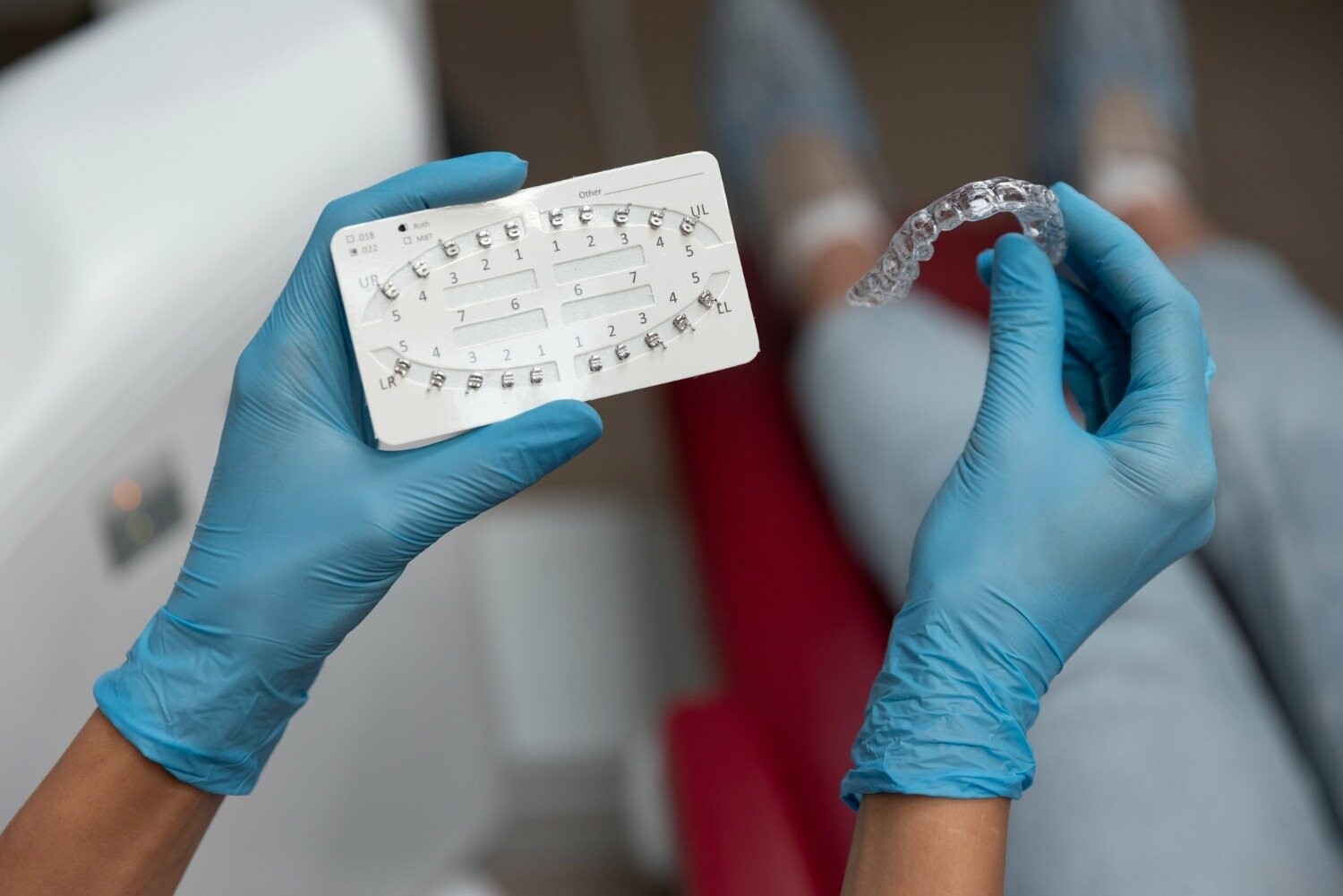 Что невозможно с элайнерами, но возможно с брекетами