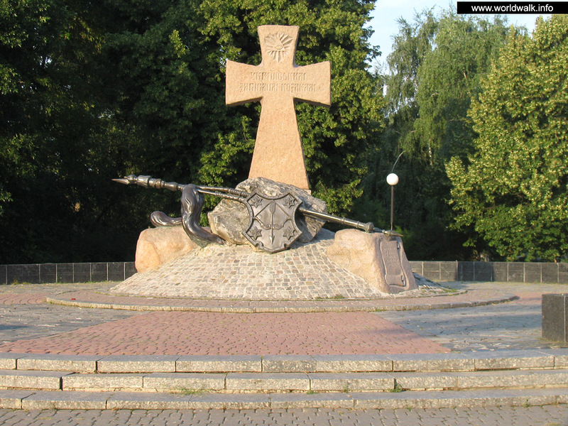 Памятник погибшим казакам в Полтаве