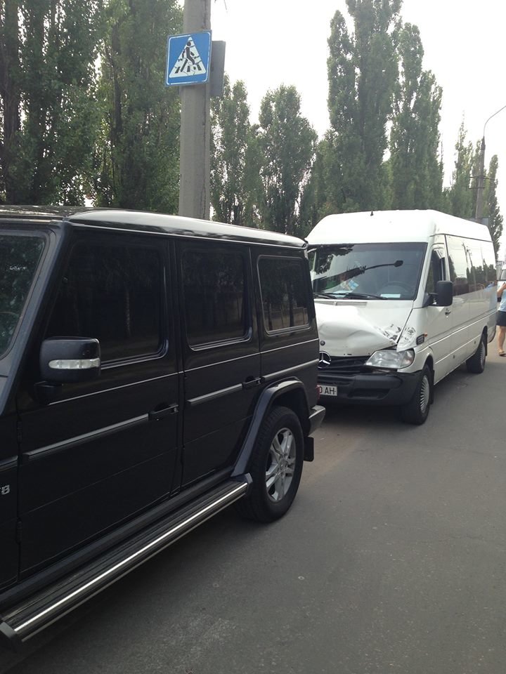 944516_551980778194924_891101901_n