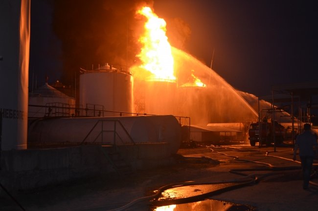Пожар на нефтебазе под Киевом: погибли 4 человека, причины катастрофы не установлены (ФОТО) (фото) - фото 1