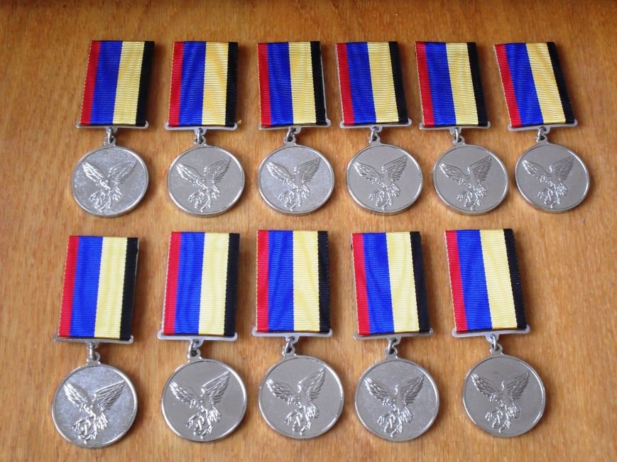 В Кременчуге 11 бойцов наградили нагрудными знаками «Участник АТО» от имени Петра Порошенко (ФОТО) (фото) - фото 1