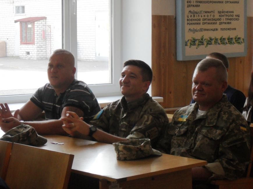В Кременчуге 11 бойцов наградили нагрудными знаками «Участник АТО» от имени Петра Порошенко (ФОТО) (фото) - фото 3